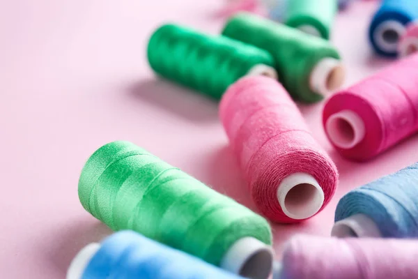 Many sewing threads on color background — Stock Photo, Image
