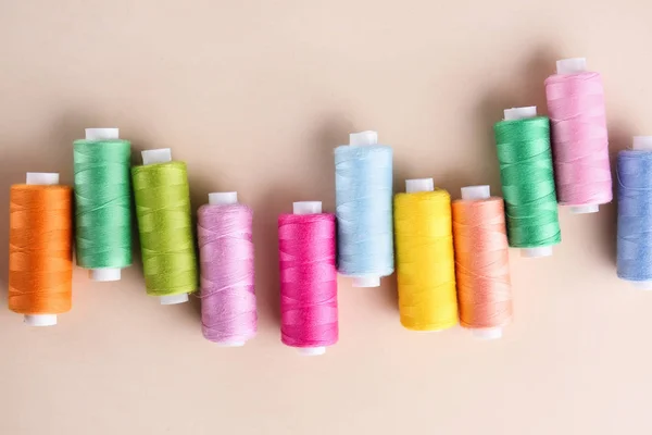 Many sewing threads on color background — Stock Photo, Image