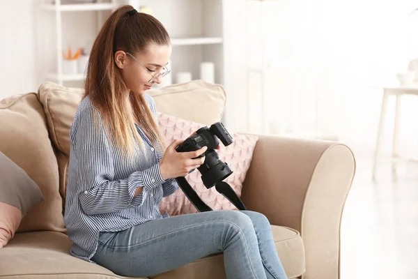 Teenage girl with photo camera at home — Stock Photo, Image
