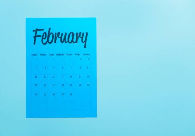 Renkli arka planda kağıt takvim sayfası