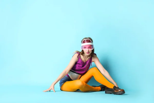 Fashionable young woman on color background — Stock Photo, Image