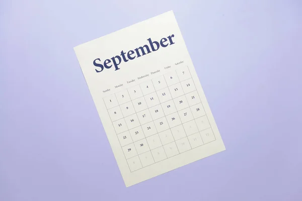 Arkusz papieru kalendarza na kolorowym tle — Zdjęcie stockowe