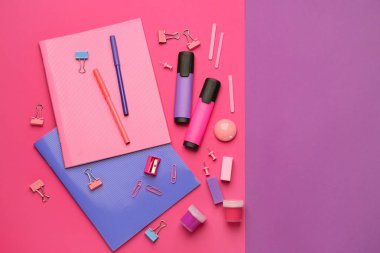 Okul gereçleri renk arkaplanı