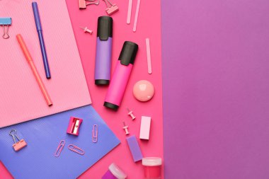 Okul gereçleri renk arkaplanı