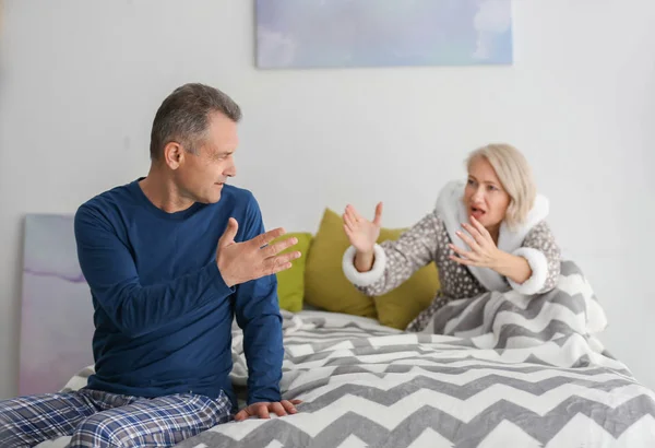 Quarrelling middle-aged couple at home — Stock Photo, Image