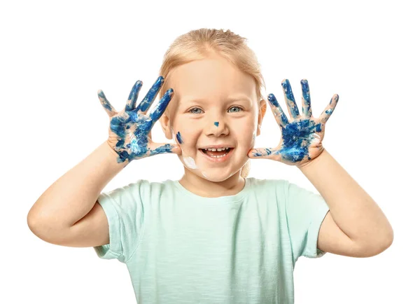 Engraçado menina com as mãos e rosto em tinta sobre fundo branco — Fotografia de Stock