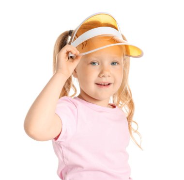 Beyaz arka planda zarif küçük bir kızın portresi