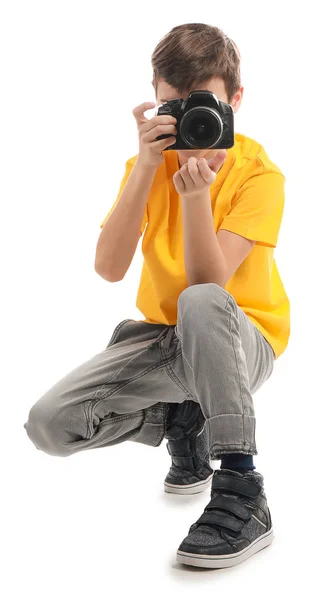 Carino piccolo fotografo su sfondo bianco — Foto Stock