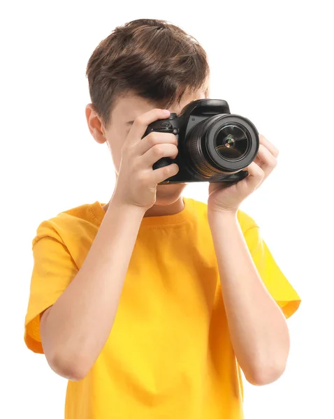 Leuke kleine fotograaf op witte achtergrond — Stockfoto