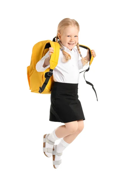 Az ugró kis iskoláslány portréja fehér alapon — Stock Fotó