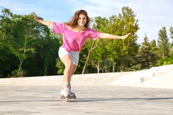 Teenage girl on roller skates outdoors — Stock Photo, Image