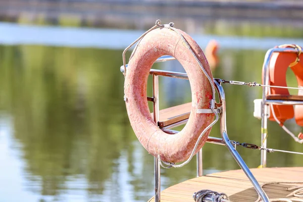 Lifebuoy hanging on boat on sunny day — Stock Photo, Image