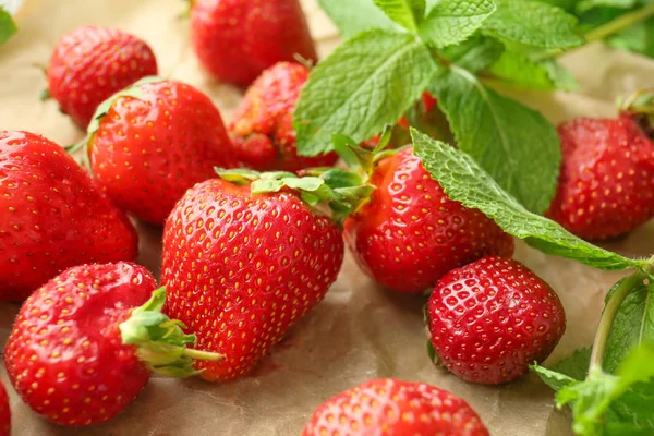 Sweet ripe strawberry on table, closeup — Stock Photo, Image