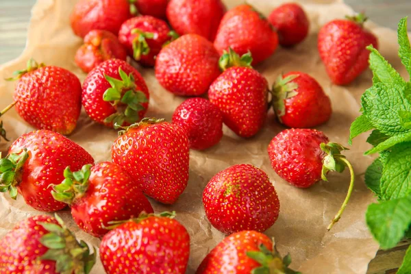 Sweet ripe strawberry on table — Stock Photo, Image