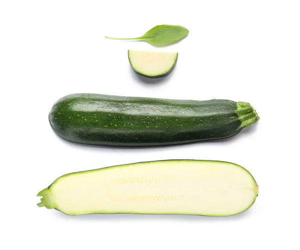 Frischer Zucchini-Kürbis auf weißem Hintergrund — Stockfoto