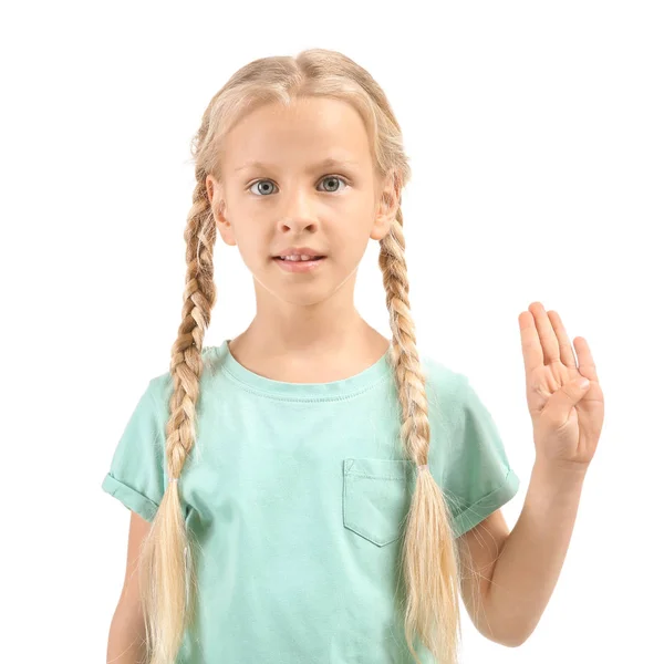 Μικρό κωφό κορίτσι που χρησιμοποιεί νοηματική γλώσσα σε λευκό φόντο — Φωτογραφία Αρχείου