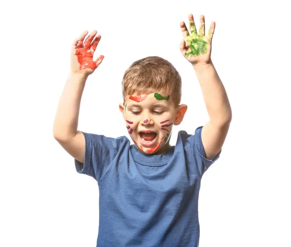 Αστείο μικρό αγόρι με τα χέρια και το πρόσωπο σε χρώμα σε λευκό φόντο — Φωτογραφία Αρχείου