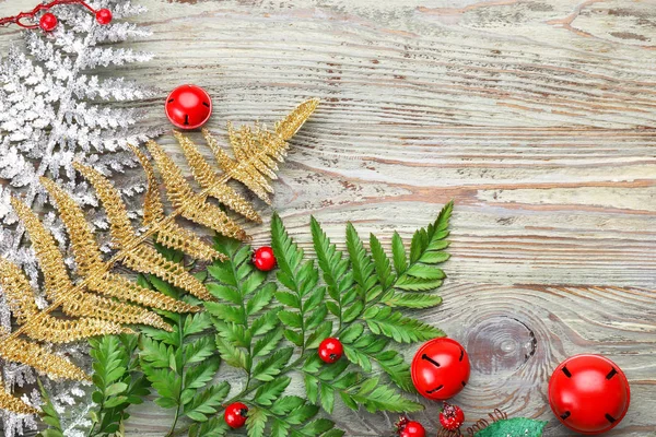 Gyönyörű karácsonyi kompozíció fa háttér — Stock Fotó