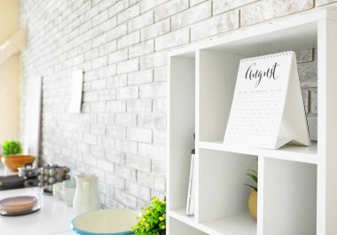 Mutfakta rafta Flip takvimi