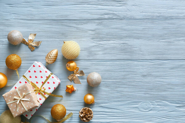 Красивая рождественская композиция на светлом фоне
