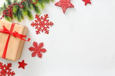 Işık arka planda hediye kutusu ile güzel Noel kompozisyon