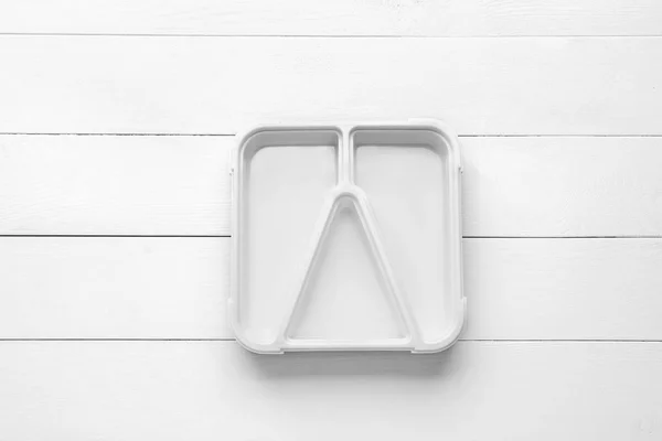 Caixa de almoço de plástico em fundo de madeira branca — Fotografia de Stock