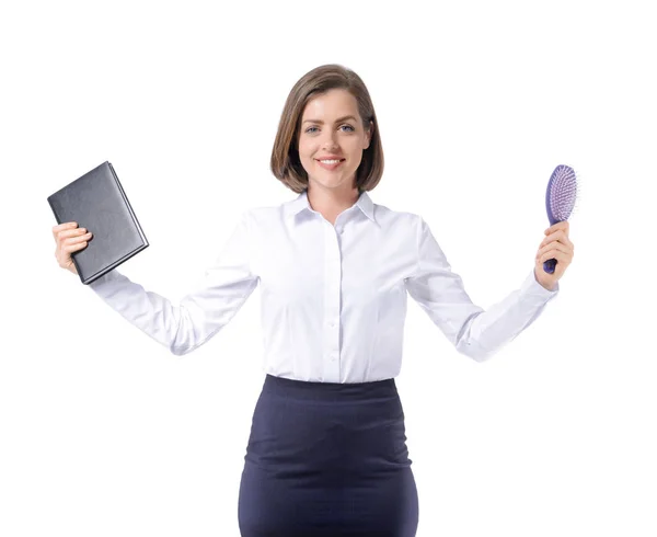 Mladá žena s notebookem a kartáčkem na bílém podkladu. Pojem bilance — Stock fotografie