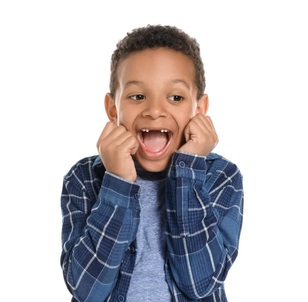Щасливий афро-американський хлопчик на білому фоні — стокове фото