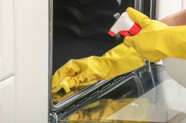 Evde fırın Temizleme kadın