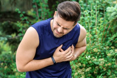 Spor genç adam açık havada kalp krizi muzdarip