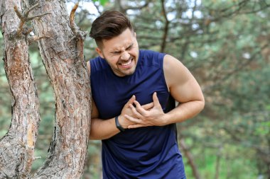 Spor genç adam açık havada kalp krizi muzdarip
