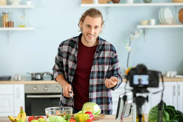 Food blogger recording video at home — Stock Photo, Image