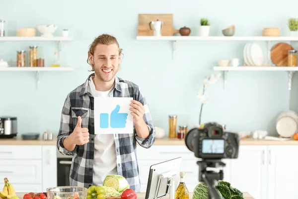 Food blogger recording video at home — Stock Photo, Image