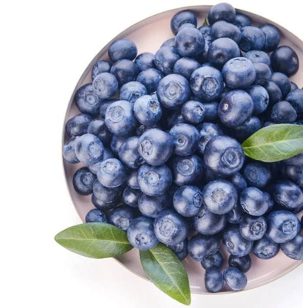 Plate with ripe blueberry on white background — Stock Photo, Image