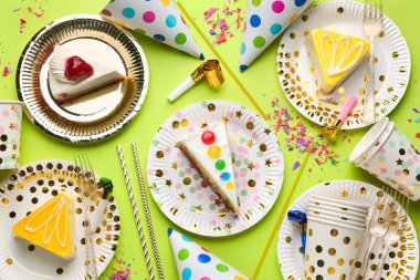 Renk arka planda Doğum günü pastaları çeşitleri