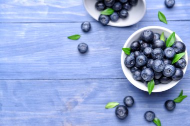 Masada olgun yaban mersini ile Bowls