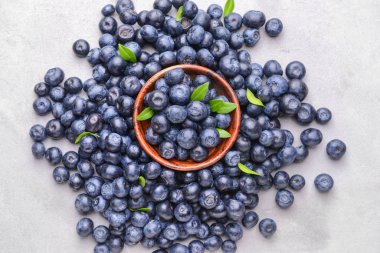 Masada olgun yaban mersini ile Bowl