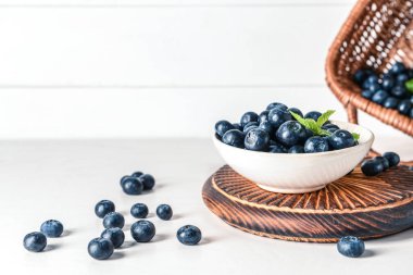 Masada olgun yaban mersini ile Bowl