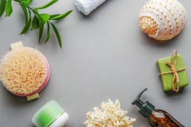 Gri arkaplanda güzel bir spa kompozisyonu
