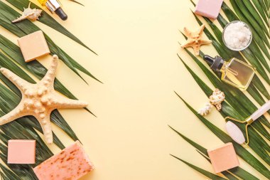 Renk arkaplanındaki güzel spa kompozisyonu