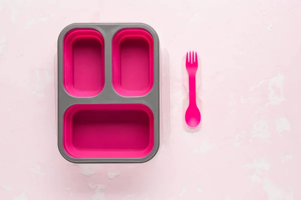 Plastic lunchbox op lichte ondergrond — Stockfoto