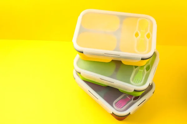 Plastic lunch boxes on color background — Stock Photo, Image