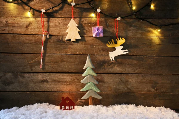 Composizione con decorazioni natalizie su sfondo in legno — Foto Stock