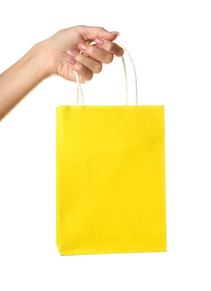 Mano femenina con bolsa de compras sobre fondo blanco — Foto de Stock