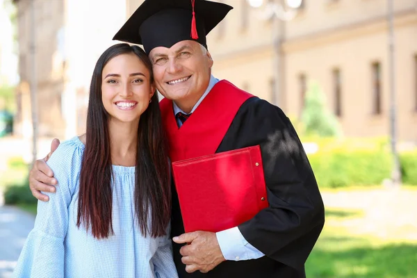 Daughter with father on his graduation day — Stock Photo, Image