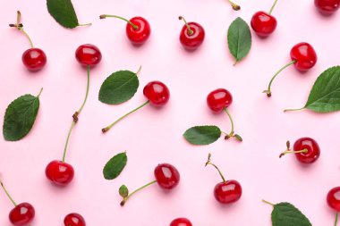 Renkli arkaplanda olgun kiraz