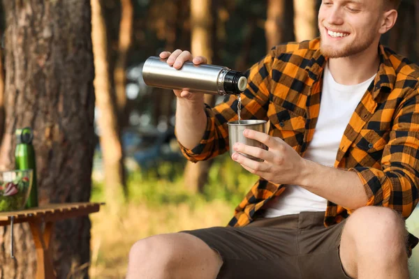 Man drinking tasty tea in forest — Stock Photo, Image