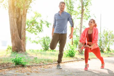 Açık havada aşk eğitim sportif çift