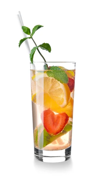 Glass of tasty summer cocktail on white background — Stock Photo, Image