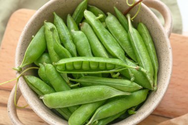 Masada lezzetli taze bezelye ile Pot, closeup